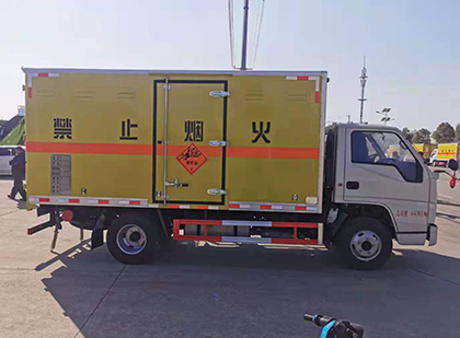 普兰爆破器材运输车